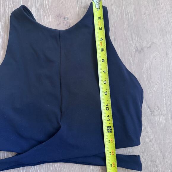Athleta Black Conscious Cut Out Crop Top withh Built in Bra Size Medium - Picture 14 of 15